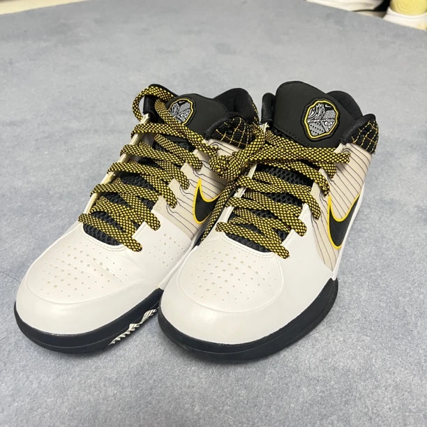 42.5码 99新 Kobe4 Pop 舒适黑白色 公价4579