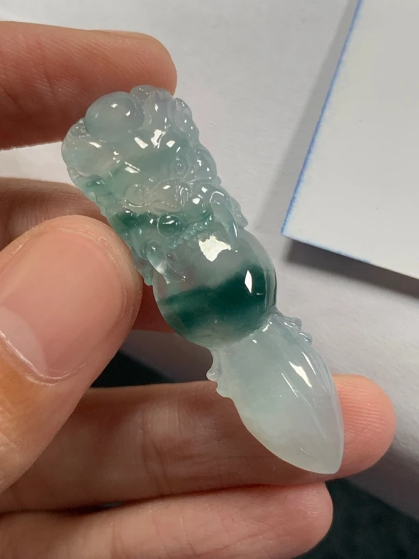 天然缅料天然a货翡翠龙牙43.8-14.1-5.7mm