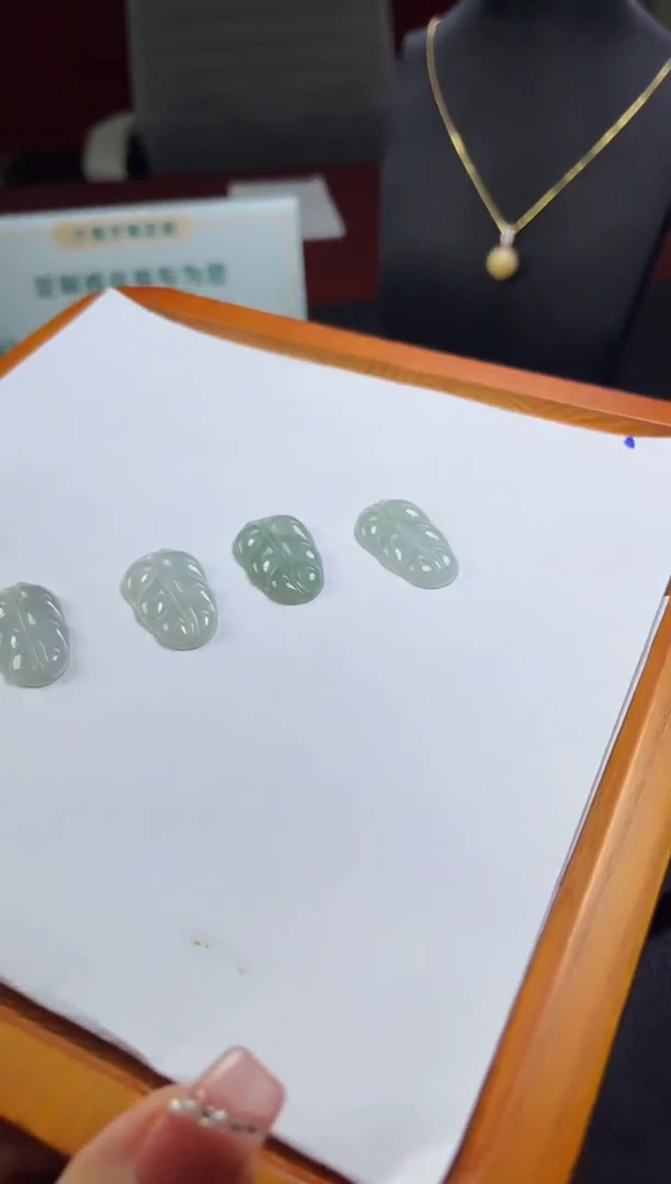 【闪购商品】翡翠颈饰未镶嵌翡翠叶子多样性发其中一件