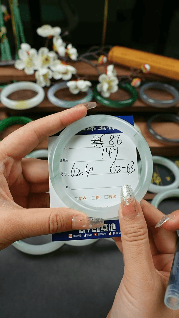 【闪购商品】石英质玉手镯未镶嵌天山冰翠手镯86