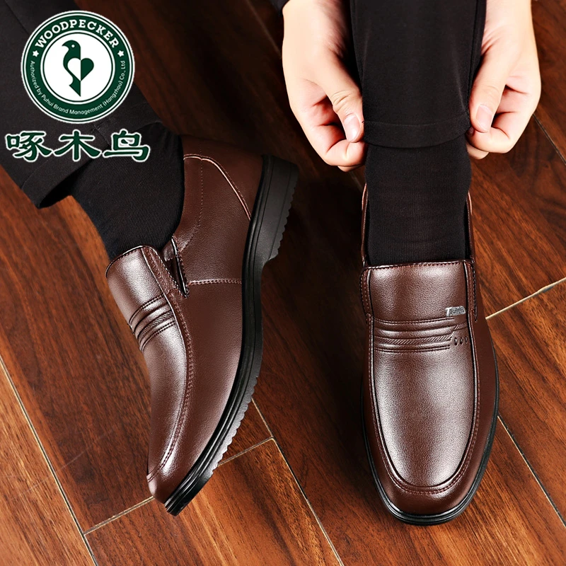 啄木鸟皮鞋男士春秋新款韩版商务休闲透气软底防滑中老年爸爸男鞋
