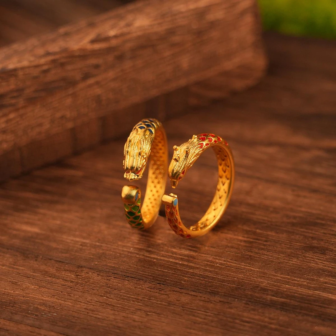 ZOCAI/佐卡伊古法黄金 珐琅彩錾刻游龙戏凤对戒足金戒指W07985