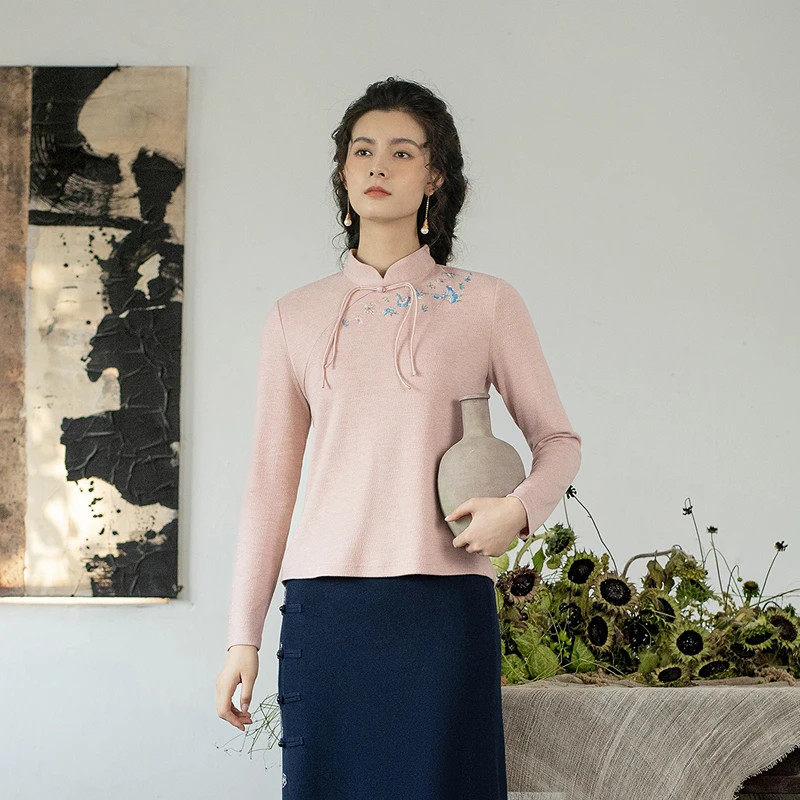 生活在左2024秋冬新品绣花国风气质修身显瘦T恤女1944192中式日常