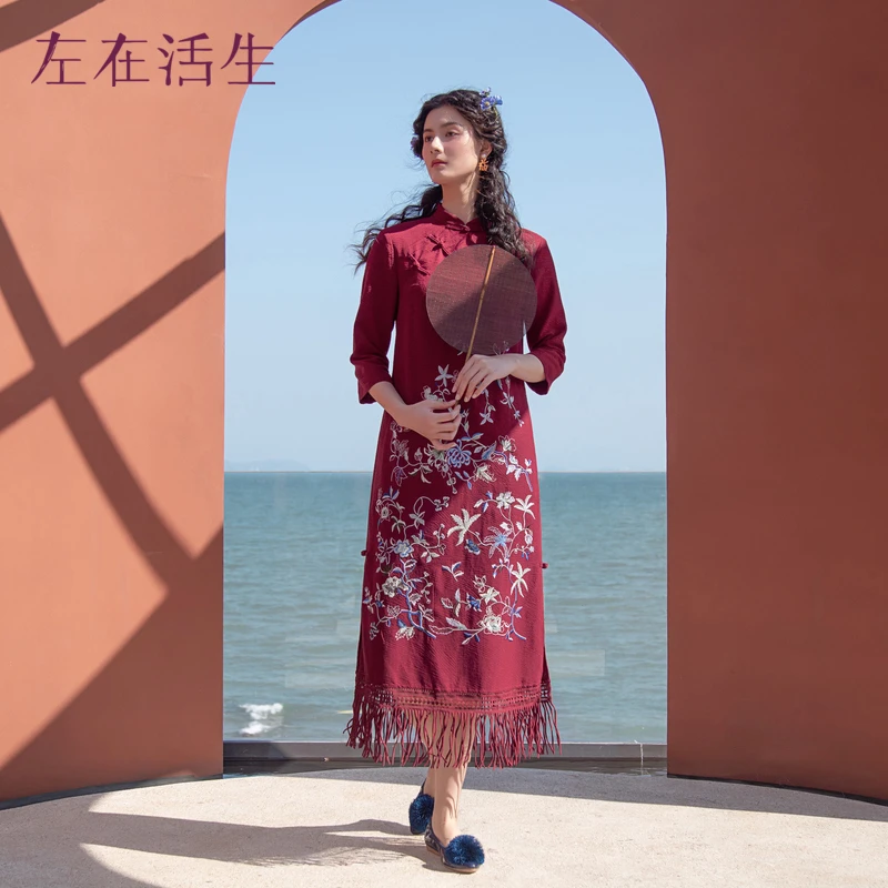 生活在左2024春夏新品绣花复古盘扣新中式连衣裙女1941198气质裙.