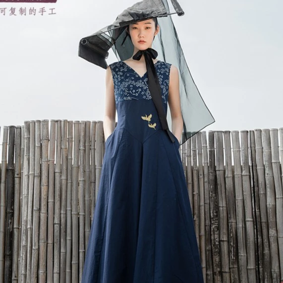 蓝印花系列纯棉复古V领显瘦无袖连衣裙生活在左新品1922004