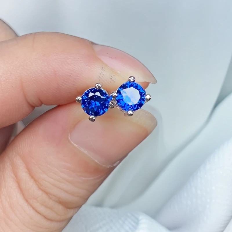 335-皇家蓝色蓝宝石-精工合金培育耳钉