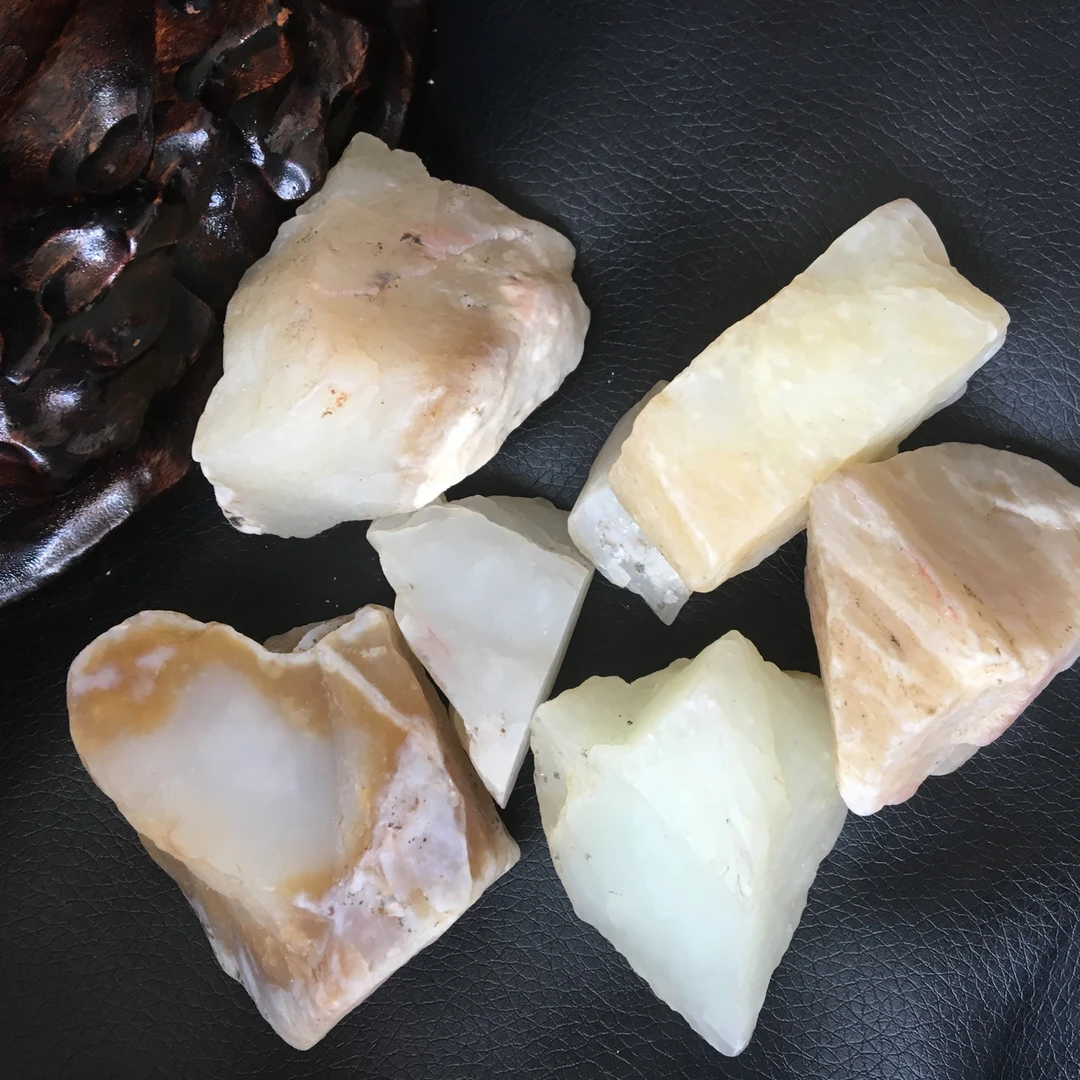 新疆且末山料糖料玉质奇石非金属形状大小不一随机发货