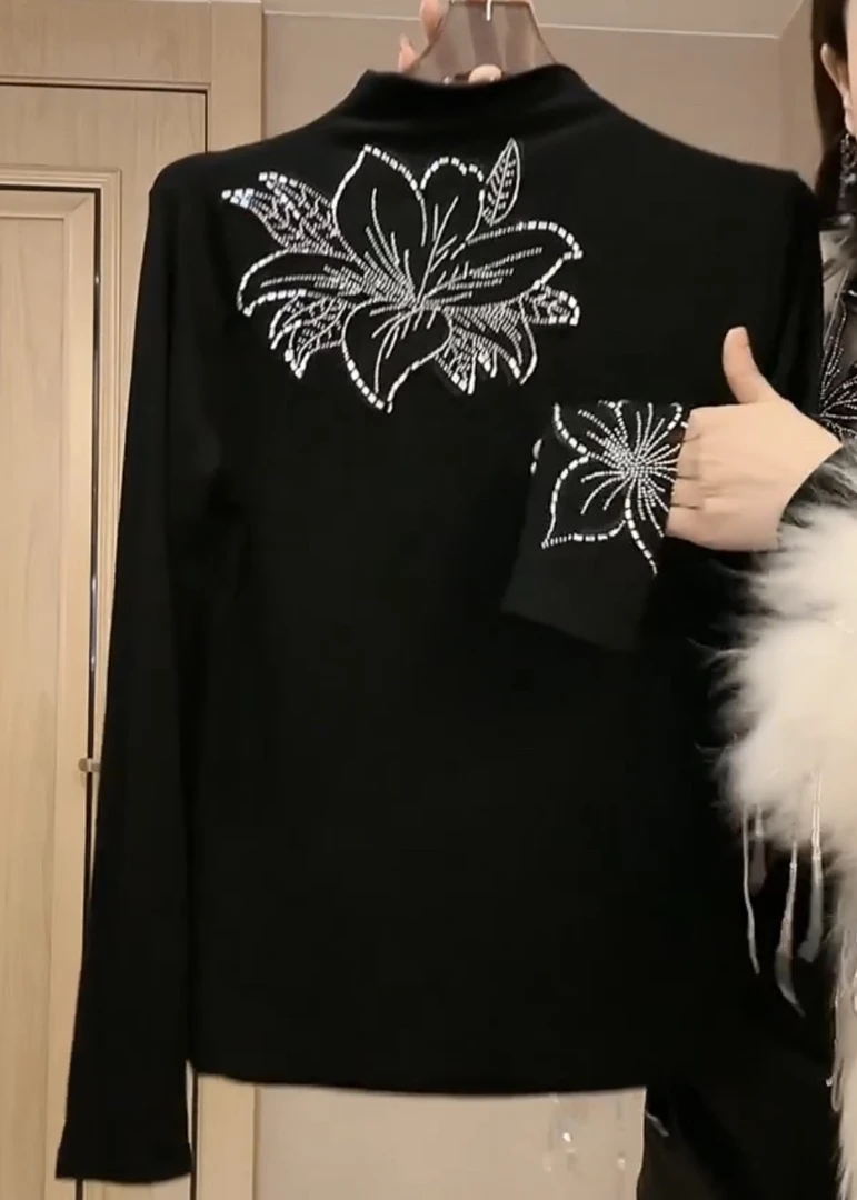 重工镂空花朵钻半高领打底衫【好物推荐】