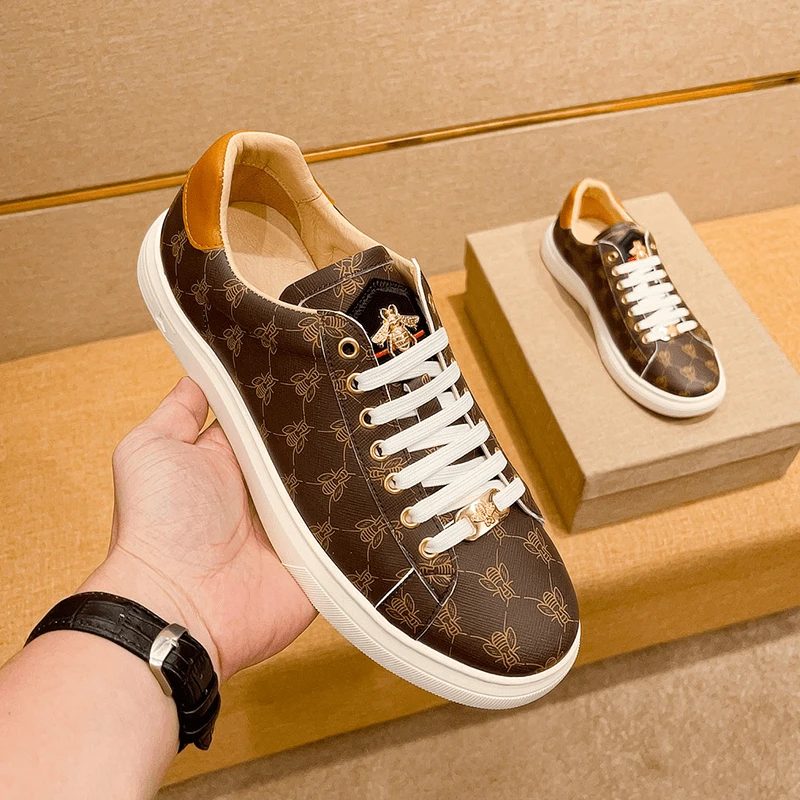 高端奢侈品小蜜蜂真皮印花小黑鞋男士2024春秋新款百搭休闲板鞋潮