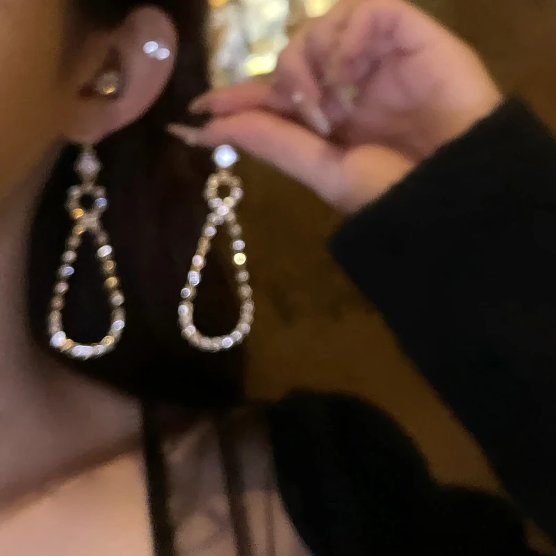 铜合金合成锆石耳饰 轻奢精致名媛千金风满钻耳环复古气质