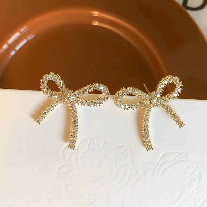 铜合金合成锆石耳饰 戴不腻的气质闪钻蝴蝶结耳环精致简约百搭