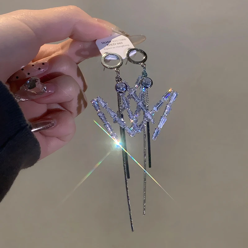 娟姨 铜合金耳饰 欧美夸张风镶钻字母M流苏长款耳环轻奢高级感