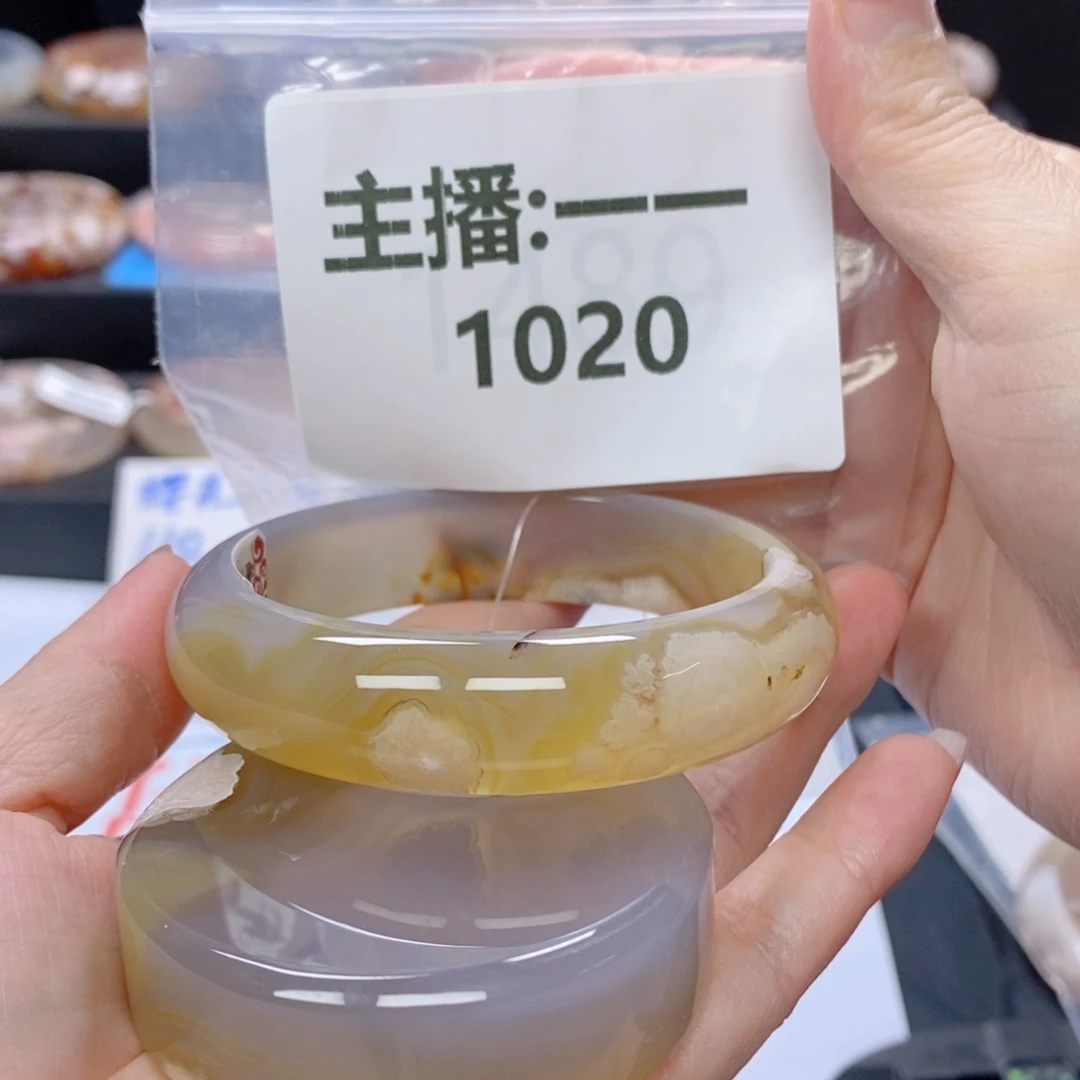 石英质玉手镯未镶嵌60