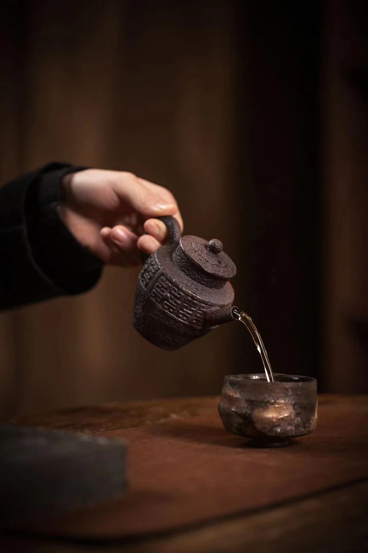 【小屿茶器】紫砂紫泥球孔正把急需壶青铜器纹桌面泡茶壶