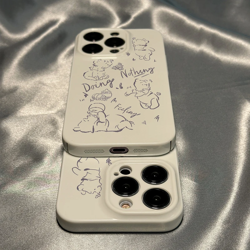 米白彩绘四个小熊适用苹果15手机壳iphone15华为OPPO小米13菲林VI