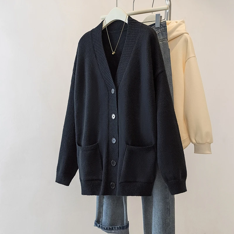 大码女装时尚中长款针织衫长袖外套秋冬胖mm百搭宽松黑色V领毛衣