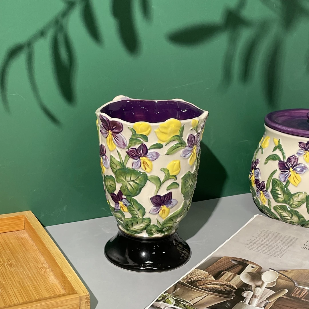 【精选】鸢尾花-浮雕高脚筷子筒