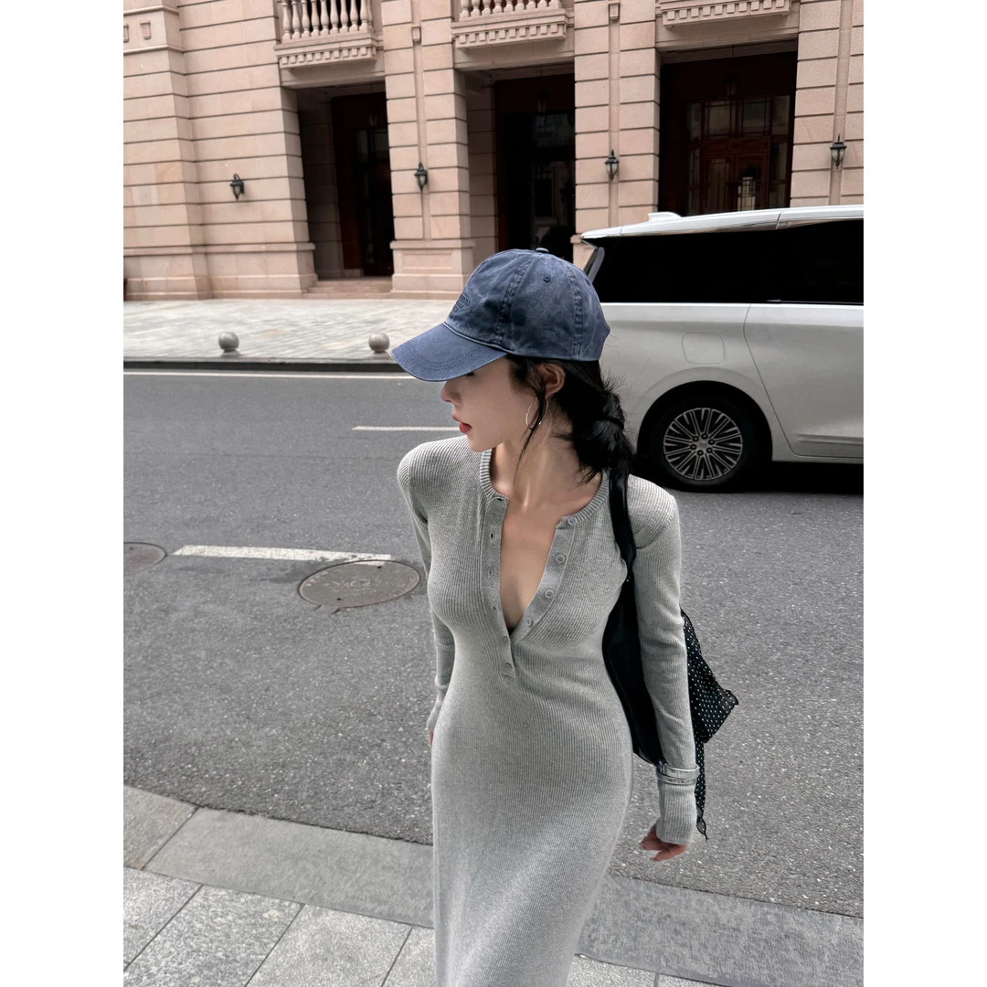 红人修身法式气质v领秋季春秋衣裙女早秋2025新款收腰显瘦长裙