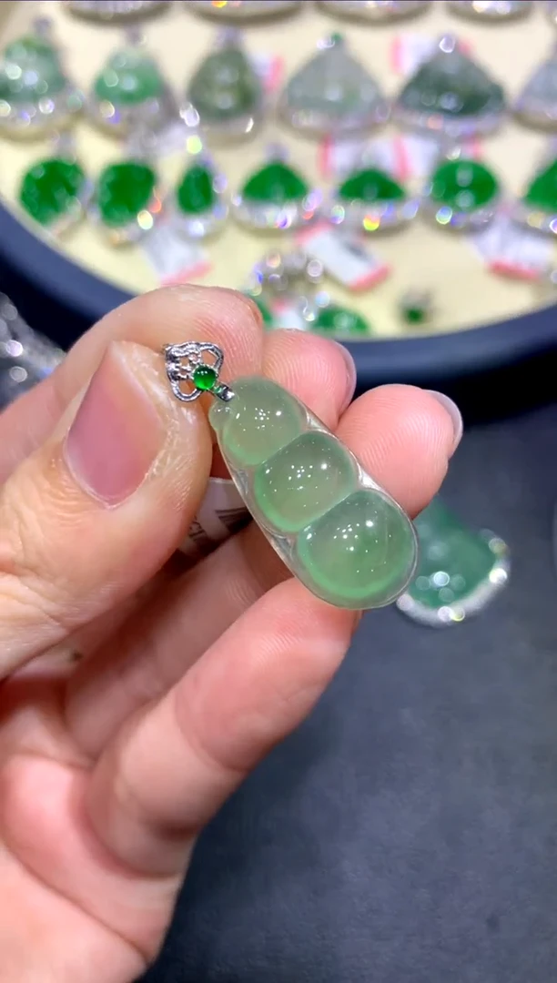 【闪购商品】翡翠吊坠(不含链)18K金镶嵌4-豆子（多样性发货）