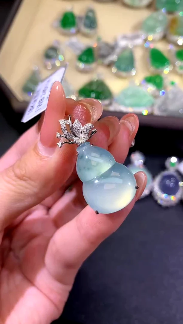 【闪购商品】翡翠吊坠(不含链)18K金镶嵌102-葫芦