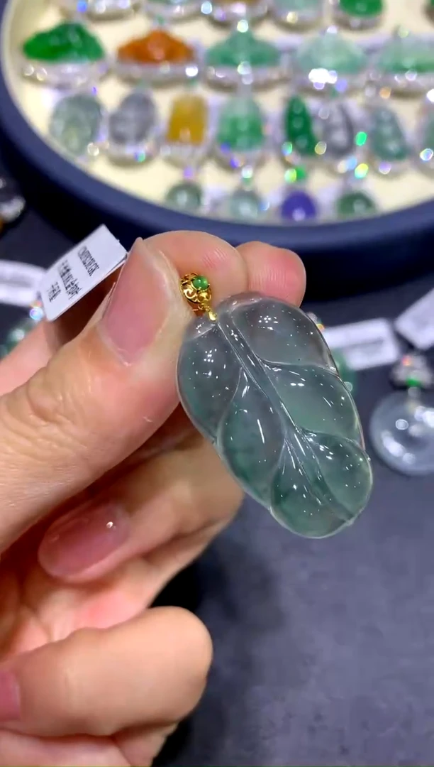 【闪购商品】翡翠吊坠(不含链)18K金镶嵌2-叶子（多样性发货）