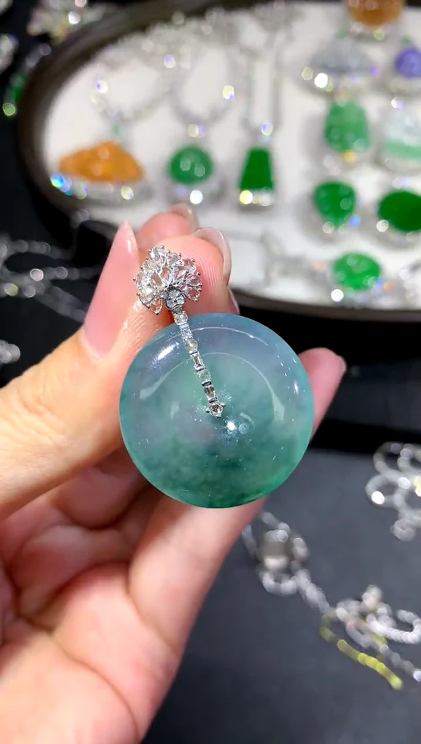 【闪购商品】翡翠吊坠(不含链)18K金镶嵌104-扣子