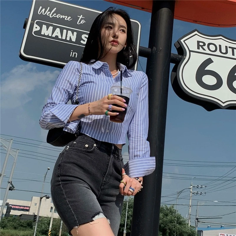新款条纹收腰衬衫女韩版显瘦长袖上衣设计感短款今年流行爆款衬衣