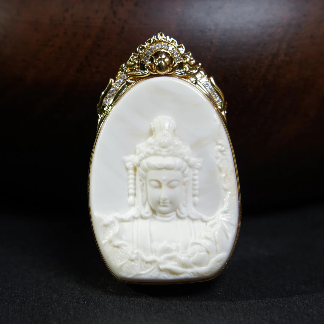 【耀今·观音】瓷白观音琥珀蜜蜡老果大师雕刻件