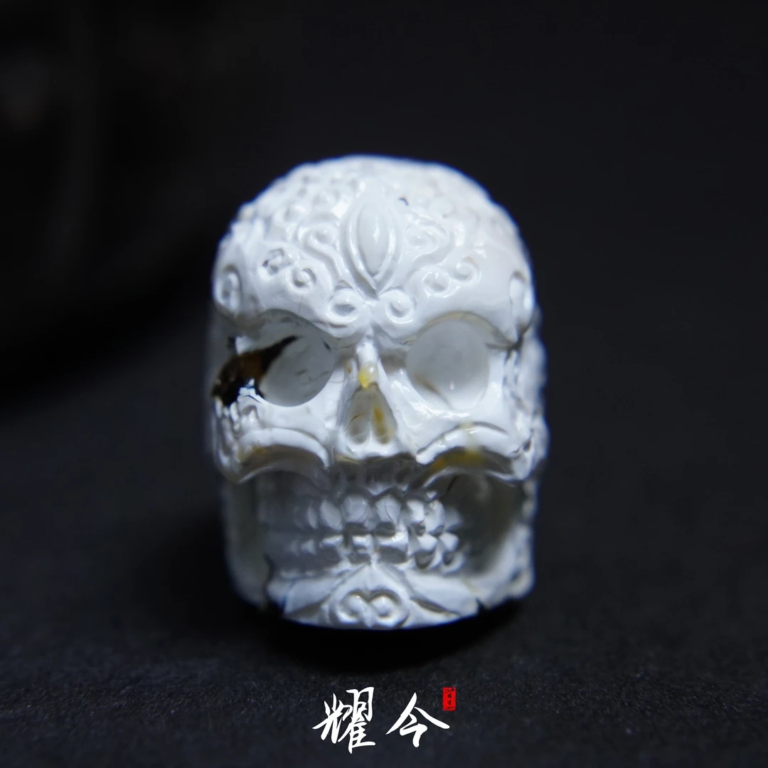【耀今·赐骨尸陀林主】（17x16x12mm·1.9g）肖时清大师作品·漆白蜜蜡