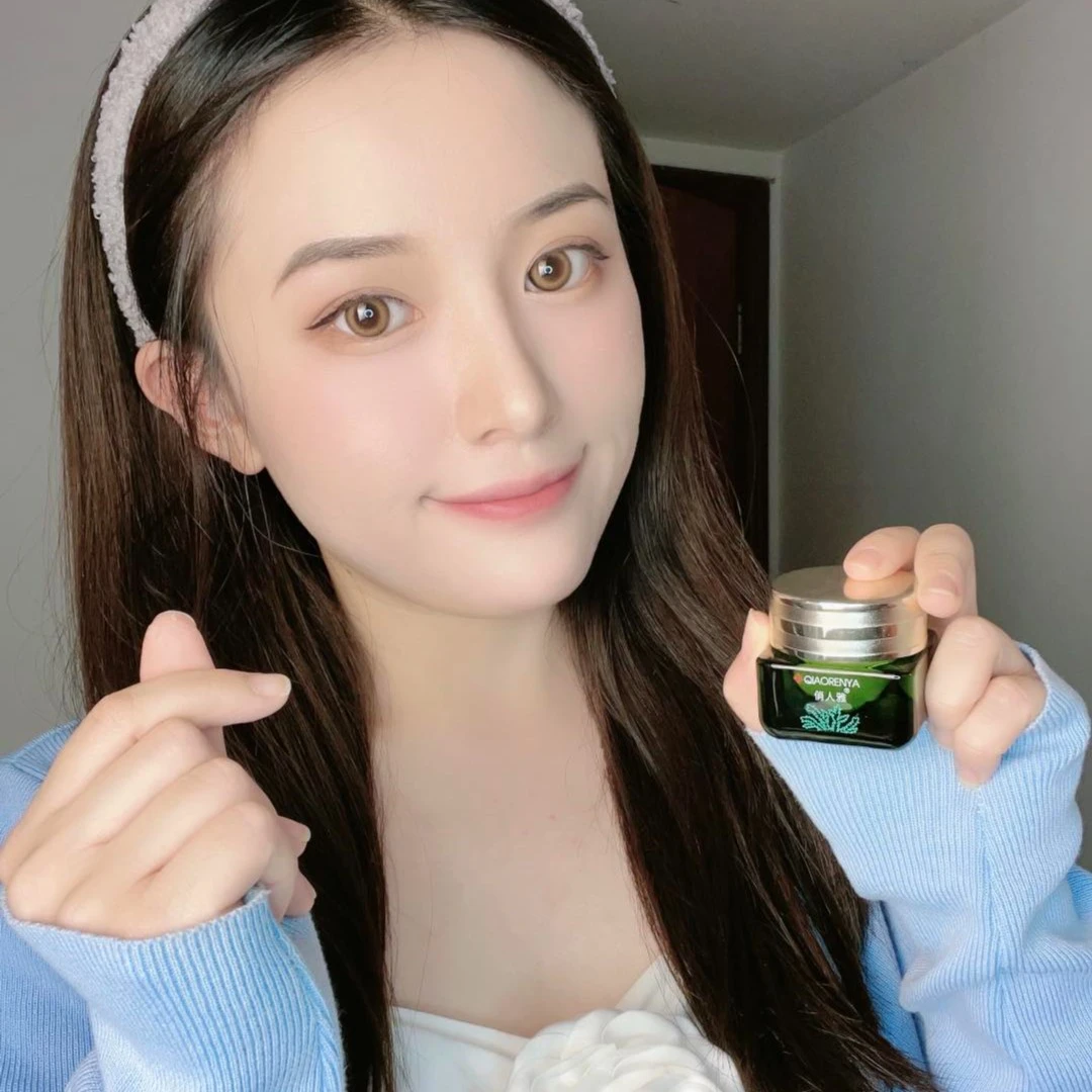 依魅推荐：复活草扶纹眼霜
