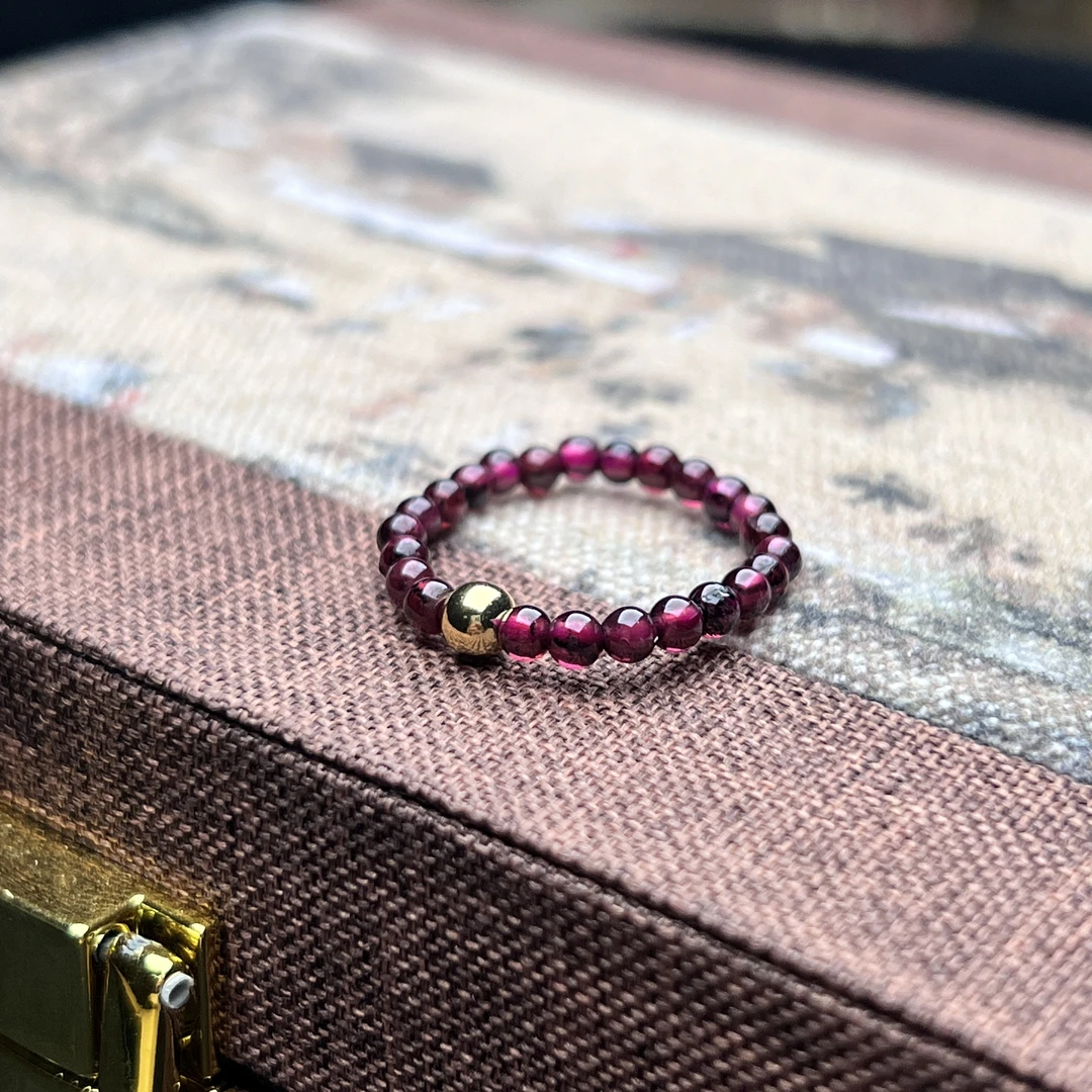 【宠粉福利】石榴石戒圈女款时尚百搭精美首饰@只发一件