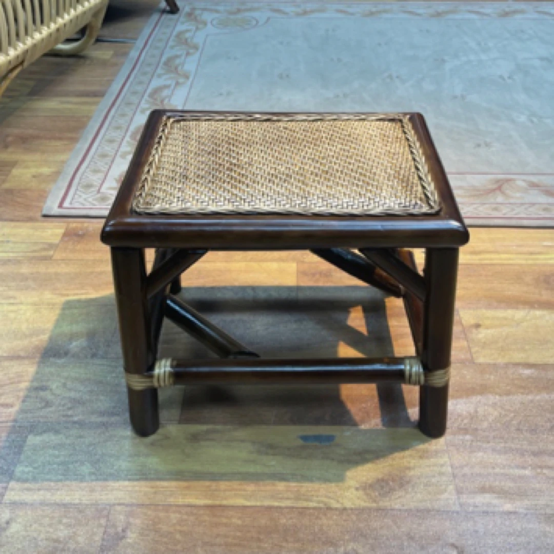 藤制凳子方凳红色咖啡色