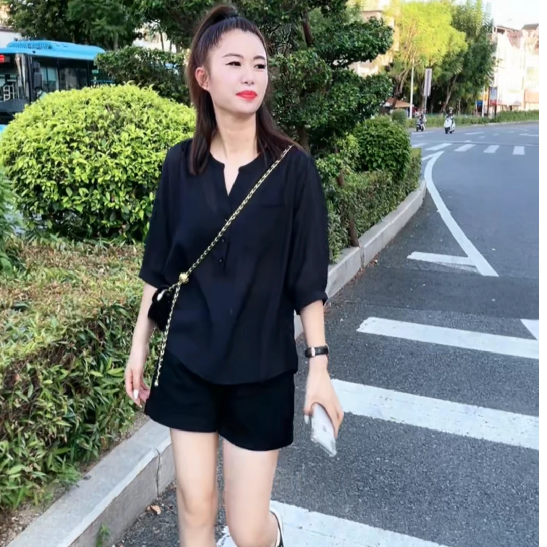 新款小V领三粒扣宽松显瘦半袖衫3828