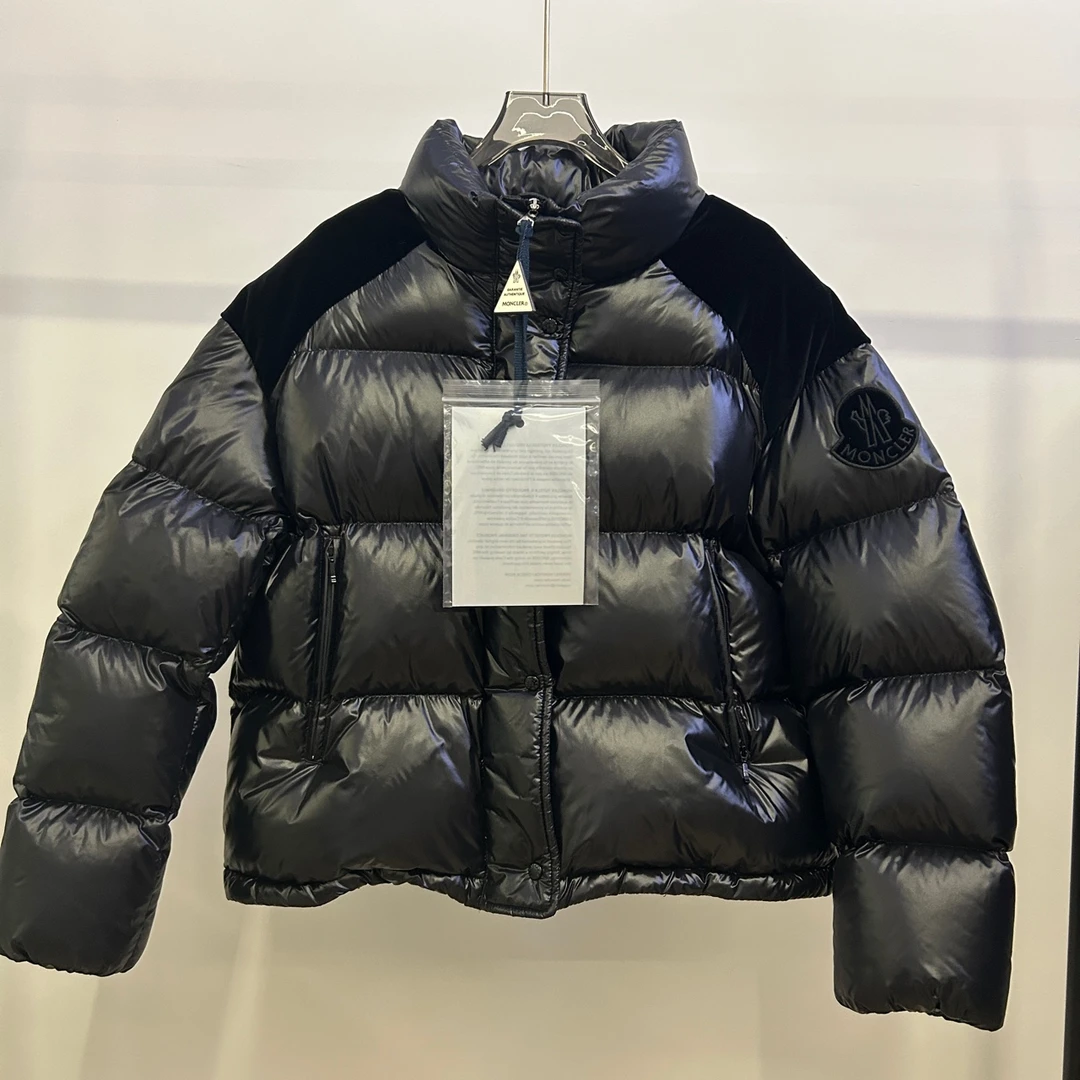 99新 MONCLER 蒙口/限量款拼接羽绒服 1码 GM001390