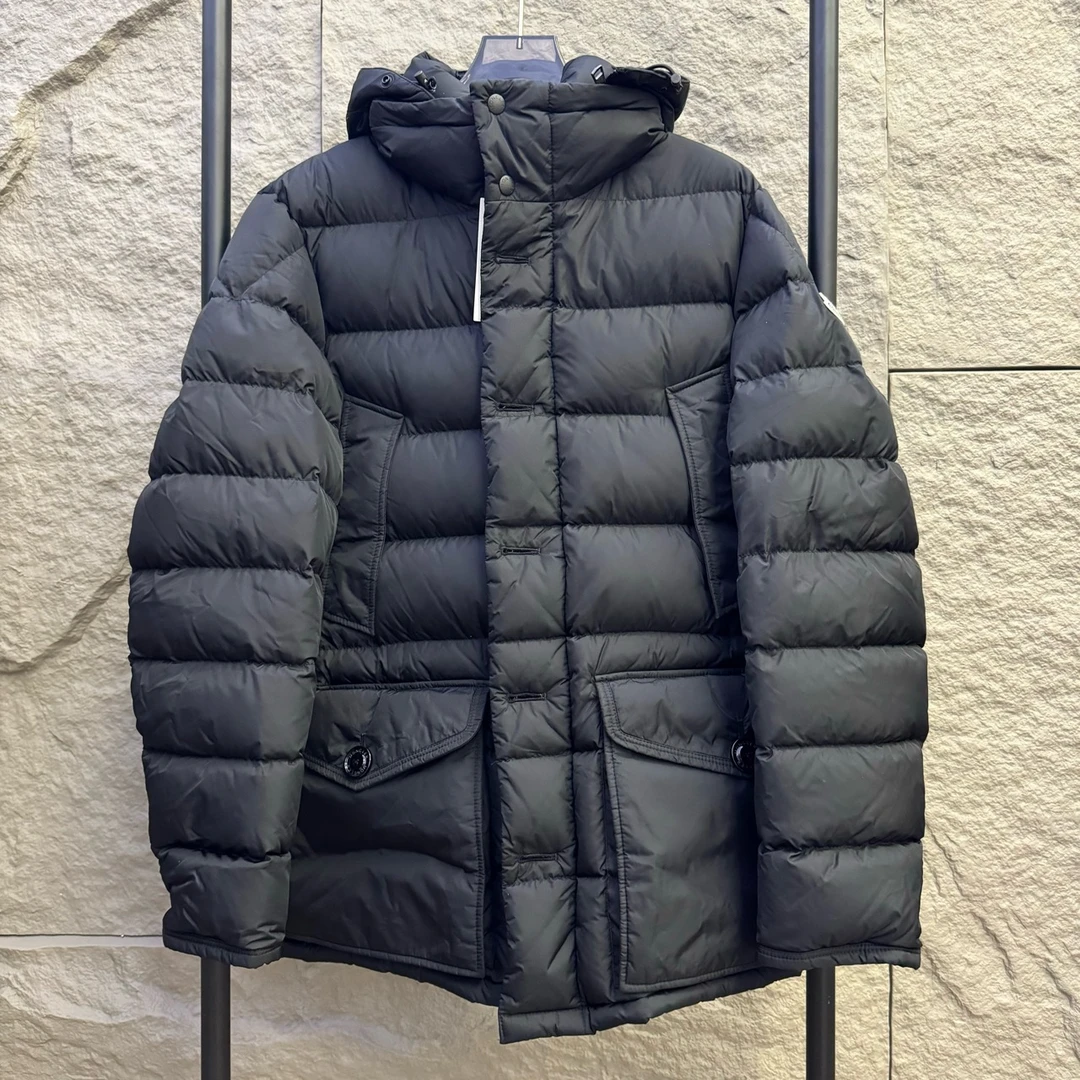 Moncler/盟可睐/蒙口/黑色羽绒服 2码 99新 GM000878