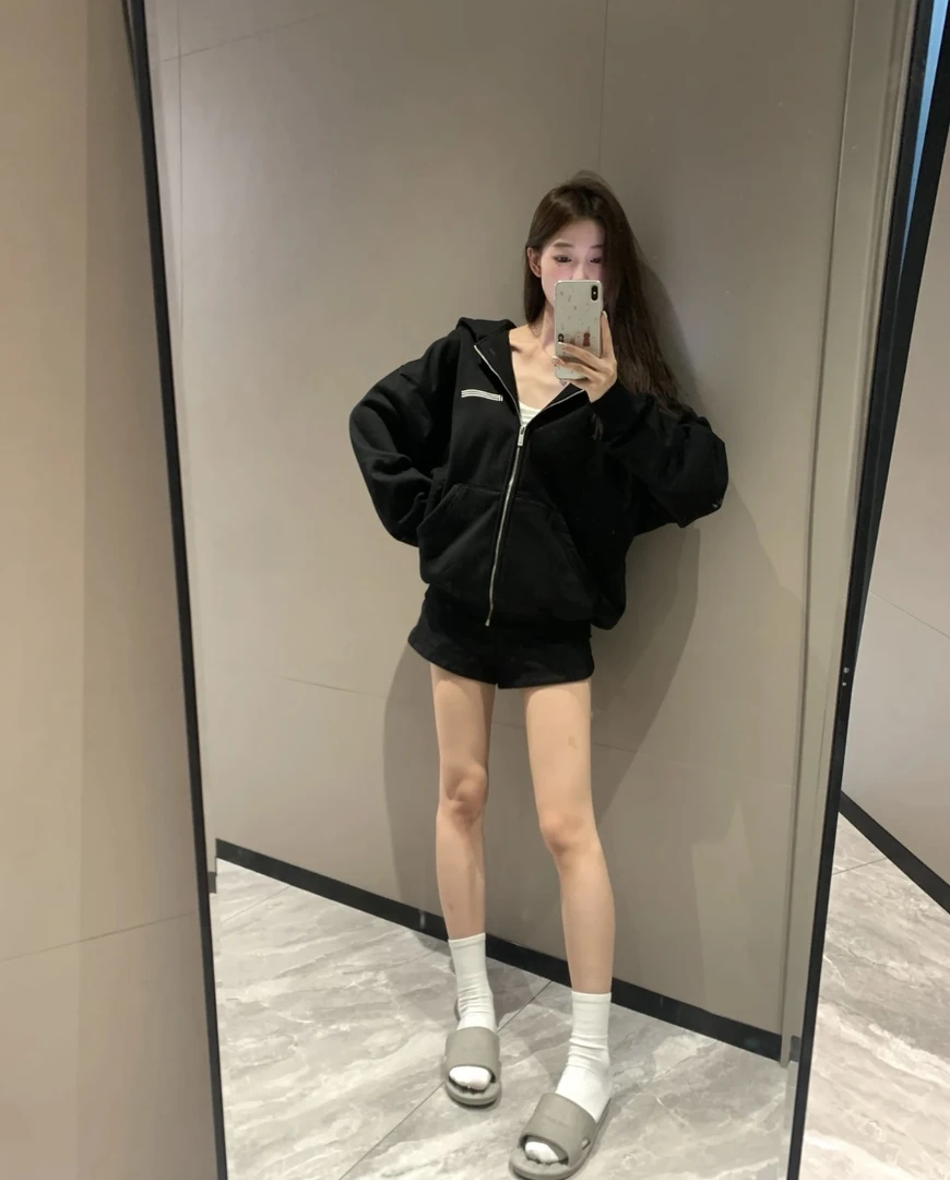 Prada/普拉达/连帽黑色休闲外套 S码 全新带吊 GM001029