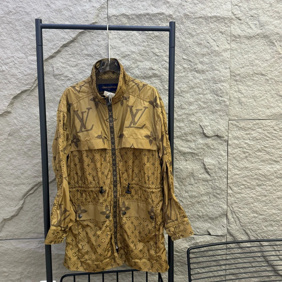 99新 LouisVuitton/路易威登  logo满印 外套 34码  GM000063