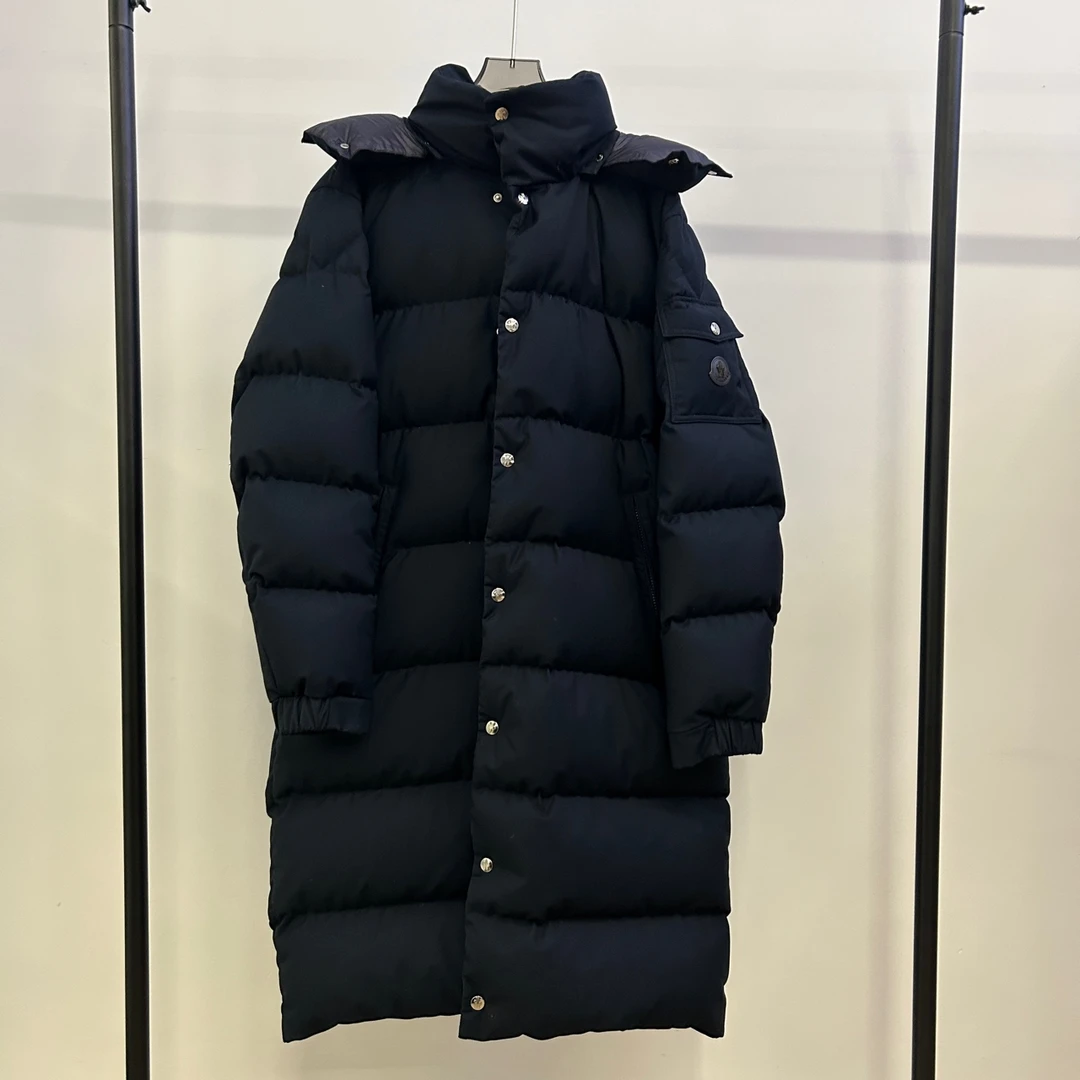 Moncler/盟可睐/蒙口/黑色长款连帽羽绒服 3码 99新 GM001289