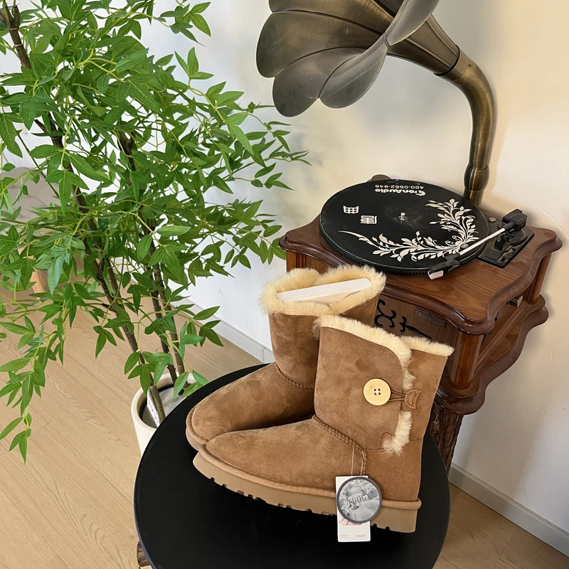 【羊皮毛一体】经典5803中筒木扣款可下翻时尚保暖雪地靴