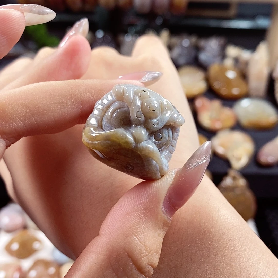 硅化玉颈饰未镶嵌