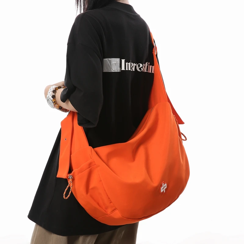 花儿与少年同款大饺子包休闲通勤斜挎包女工装风单肩包大容量背包