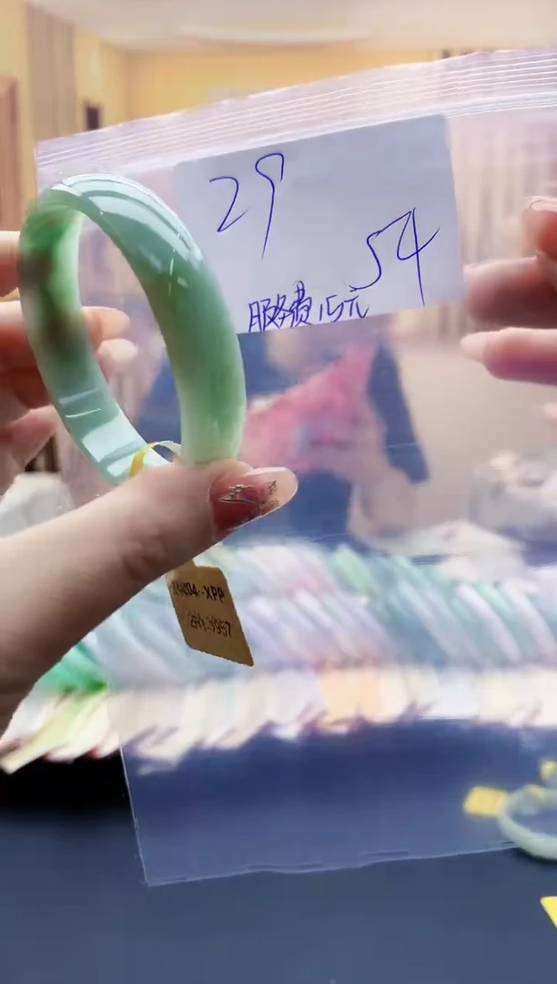 【闪购商品】翡翠手镯未镶嵌   0698713196