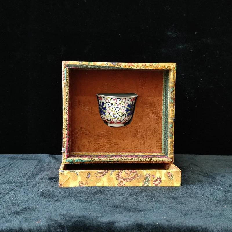 【闪购商品】 Z1 清乾隆 粉彩霁蓝勾莲纹花卉铃铛杯