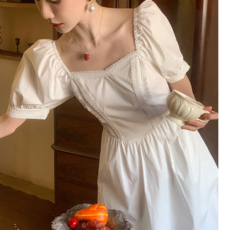 《油画少女》2024夏季新款法式方领连衣裙气质高级感初恋约会小白裙