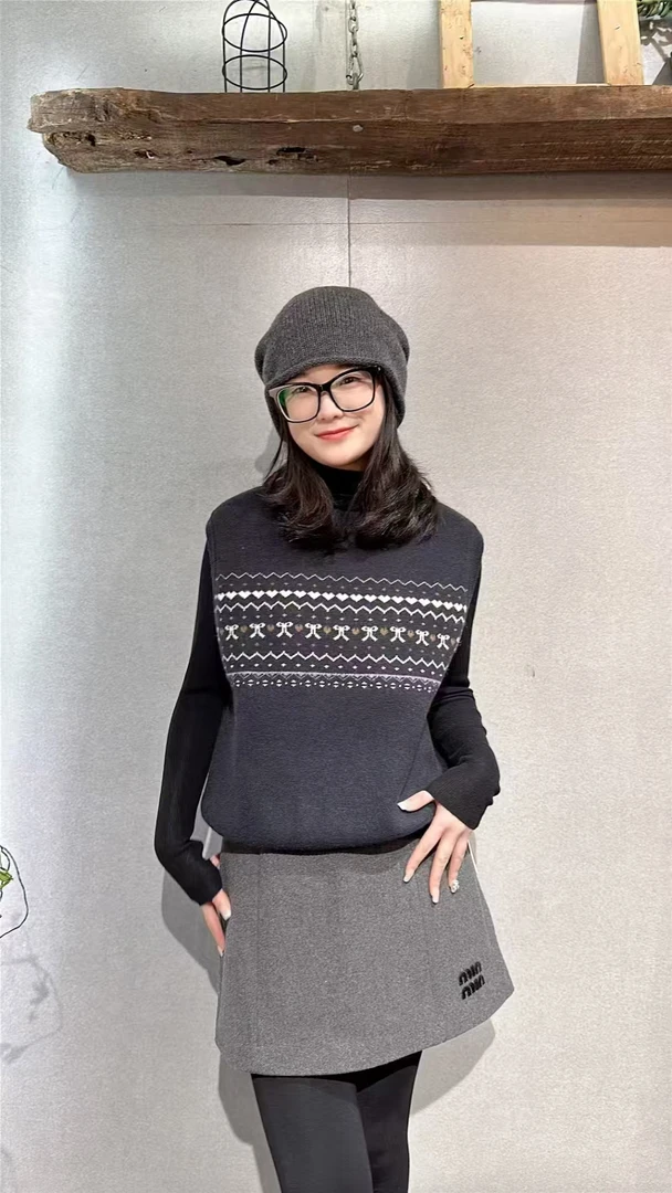 2024豆豆精选1203 复古套头提花常规马甲外穿显瘦保暖圆领灰色