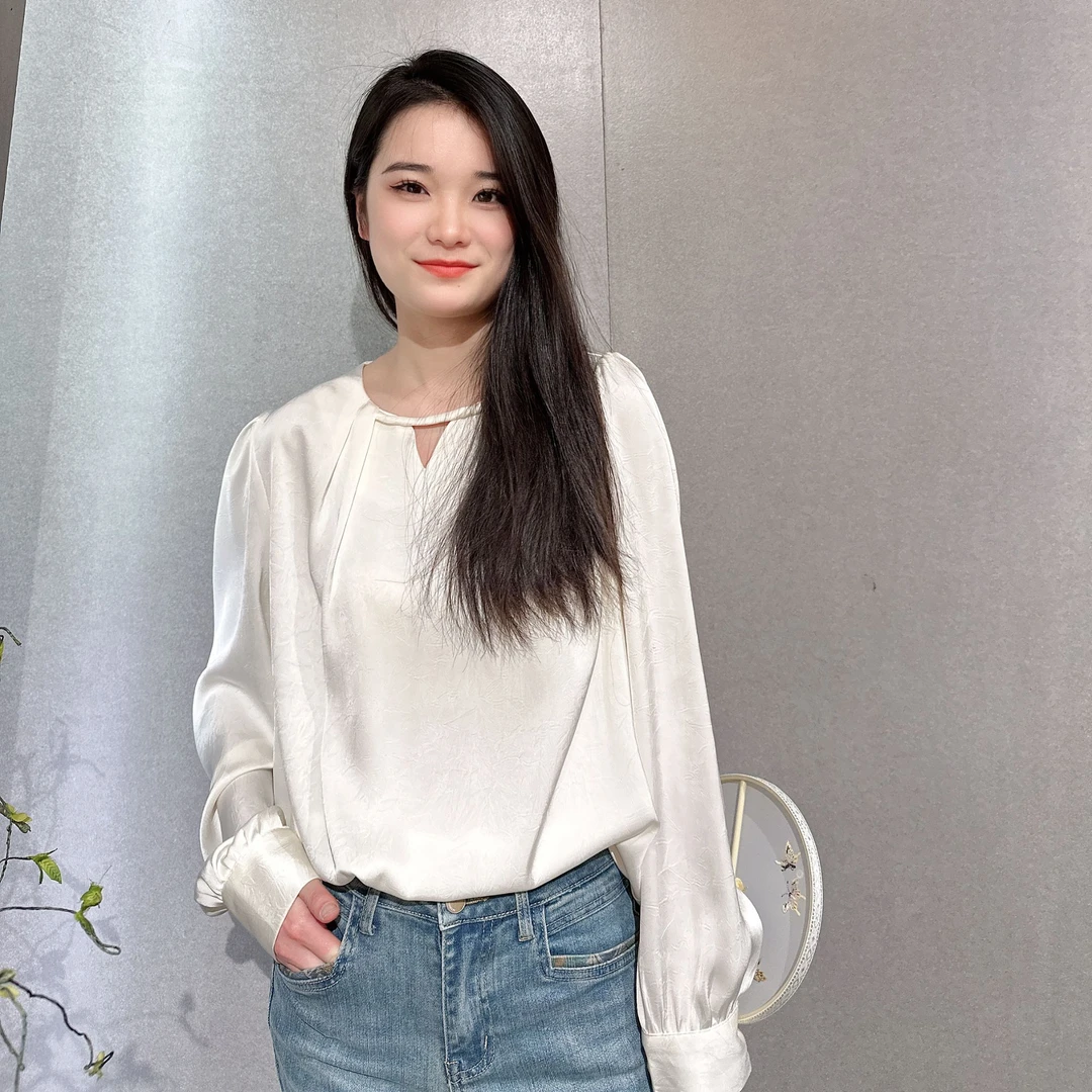 2025年豆豆精选8811圆领小衫气质长袖时尚百搭简约纯色设计感上衣