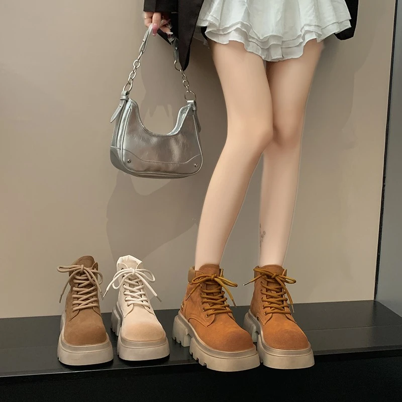 英伦风靴子时尚百搭真皮复古马丁靴厚底系带休闲ins秋冬圆头秋季