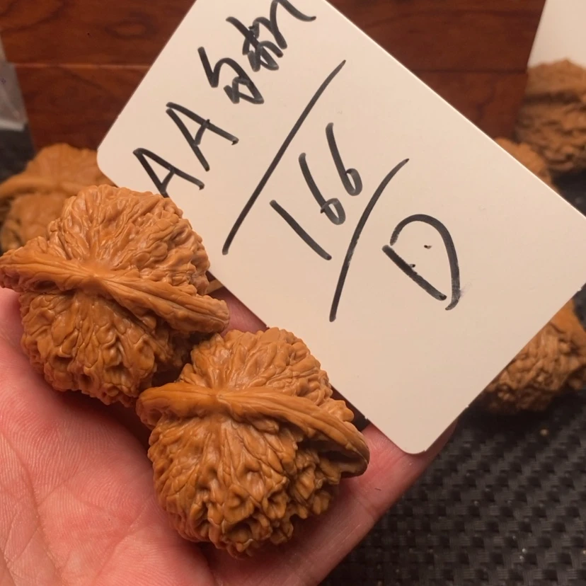 【闪购商品】文玩核桃吊坠A****刘四座楼