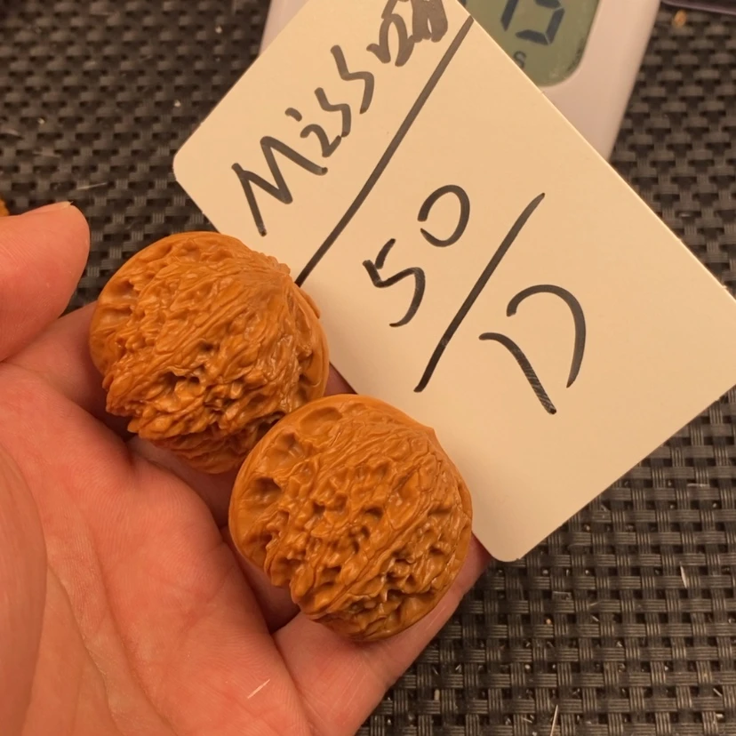 【闪购商品】文玩核桃吊坠M***喵磨盘