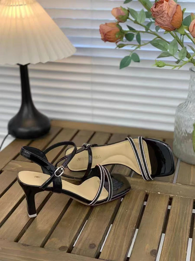 网红爆款方头粗跟高跟鞋新款夏季一字扣交叉细带露趾凉鞋  85-10